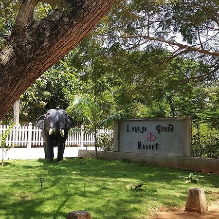 Lokuge Grand Resort Kataragama Exterior foto