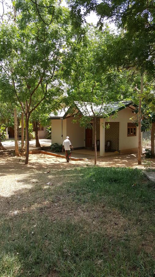 Lokuge Grand Resort Kataragama Exterior foto