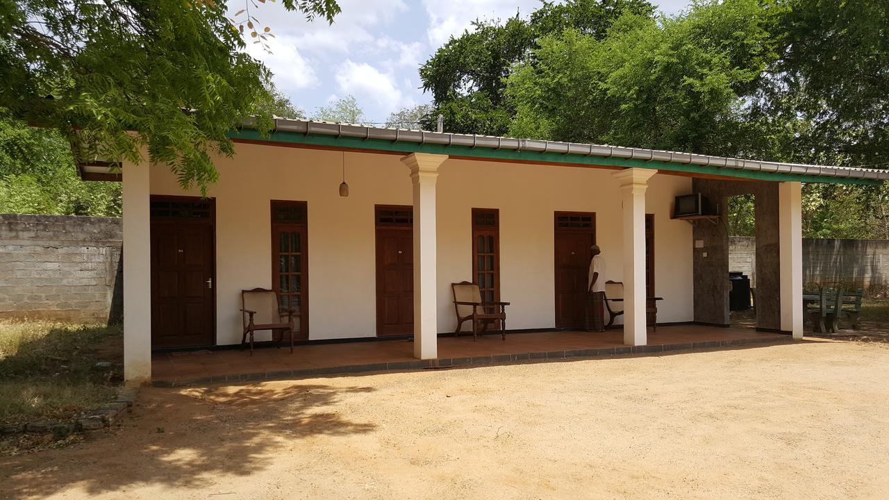 Lokuge Grand Resort Kataragama Exterior foto