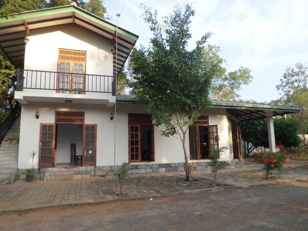 Lokuge Grand Resort Kataragama Exterior foto
